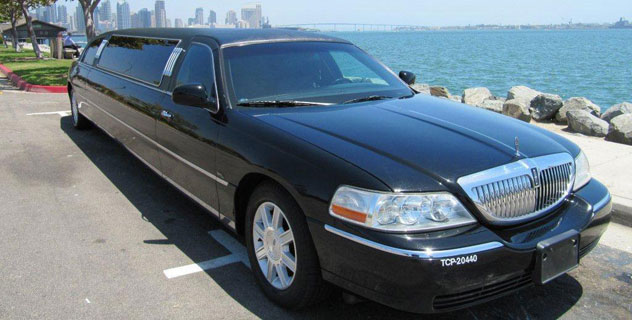 Lincoln Town Limousine | Aall In Limo & Party Bus Lincoln Town Limousine | Aall In Limo & Party Bus